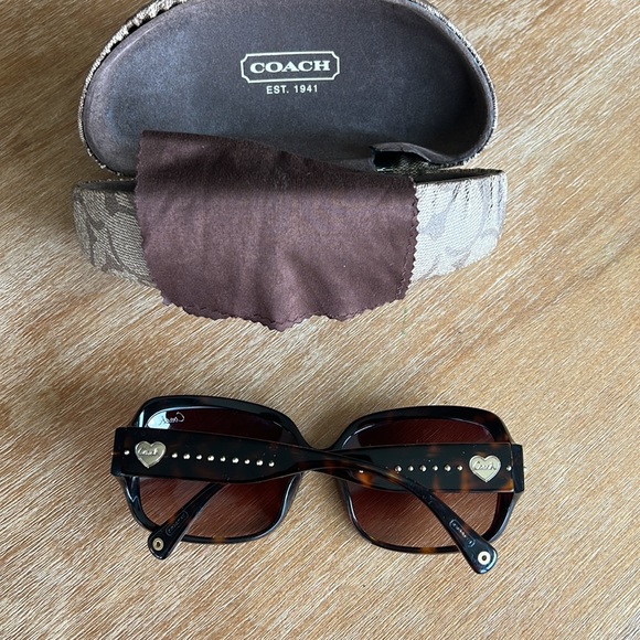 Coach sunglasses case included - Picture 2 of 2